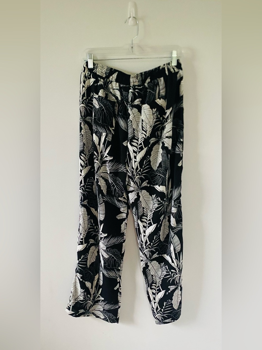 Black and White Tropical Print Women’s Pants